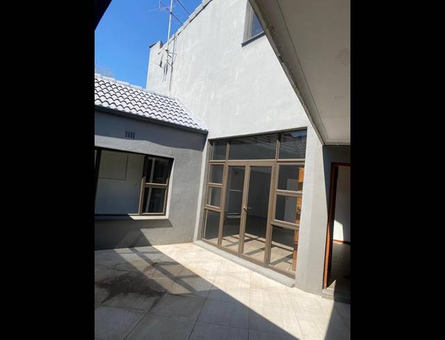 4 BEDROOM HOUSE FOR SALE IN BRYANSTON